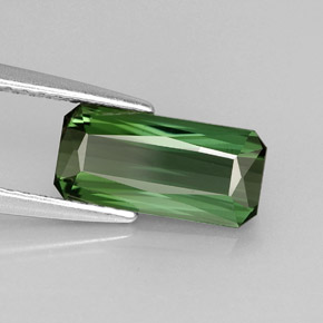 1.60カラットの天然グリーントルマリン（10.5×5.1 mm・エメラルドカット）