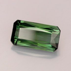 2.88カラットの天然グリーントルマリン（11.2×6 mm・エメラルドカット）