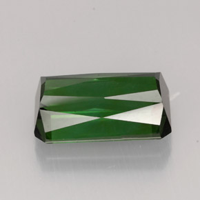 4.35カラットの天然グリーントルマリン（12×7 mm・エメラルドカット）