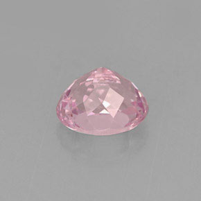 0.99カラットの天然ピンクトルマリン（6.5×5.4 mm・オーバルカット）