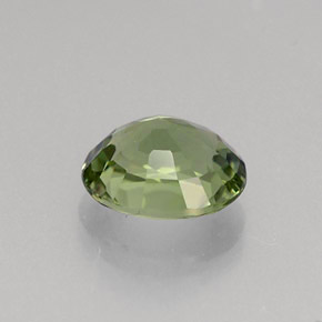0.86カラットの天然グリーントルマリン（6.6×5.5 mm・オーバルカット）