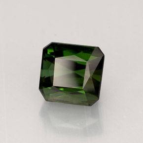 2.49カラットの天然グリーントルマリン（6.9×6.6 mm・エメラルドカット）