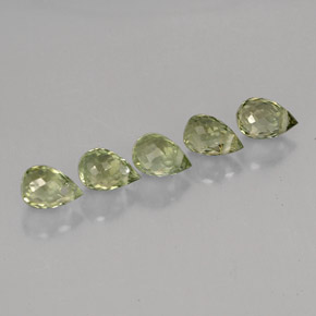 カラットの天然グリーントルマリン（4.5×3.1 mm・ブリオレット）