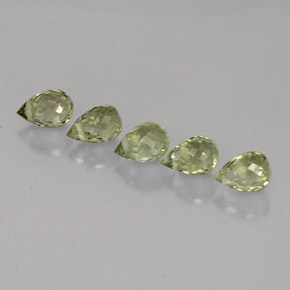 カラットの天然グリーントルマリン（4.5×3.1 mm・ブリオレット）