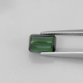 1.90カラットの天然グリーントルマリン（8.4×5.9 mm・透明）