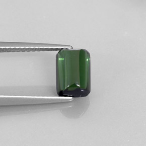 1.90カラットの天然グリーントルマリン（8.4×5.9 mm・透明）