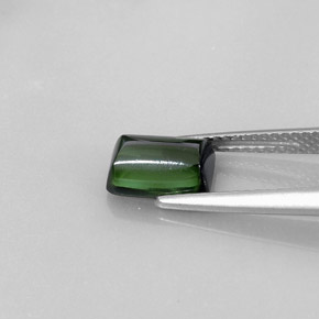 1.90カラットの天然グリーントルマリン（8.4×5.9 mm・透明）