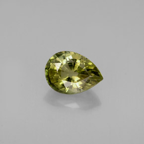 0.81カラットの天然緑がかったゴールドトルマリン（7.1×5.1 mm・洋梨の形）