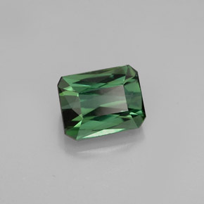 1.53カラットの天然グリーントルマリン（7.2×5.6 mm・エメラルドカット）