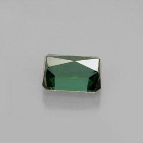 1.53カラットの天然グリーントルマリン（7.2×5.6 mm・エメラルドカット）