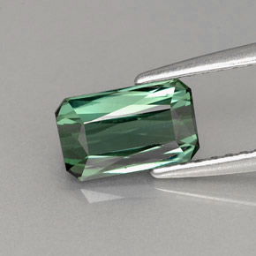 1.22カラットの天然グリーントルマリン（7.9×4.8 mm・エメラルドカット）