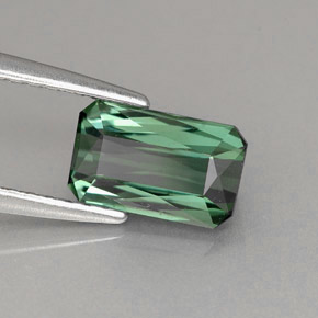 1.22カラットの天然グリーントルマリン（7.9×4.8 mm・エメラルドカット）