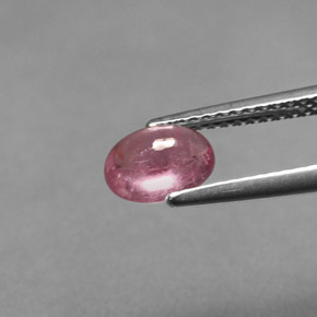 0.97カラットの天然ローズピンクトルマリン（7.1×5.2 mm・透明）