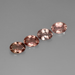 カラットの天然マルチカラートルマリン（7×5.1 mm・オーバルカット）