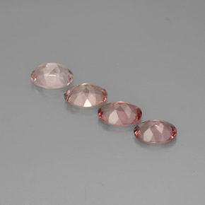 カラットの天然マルチカラートルマリン（7×5.1 mm・オーバルカット）