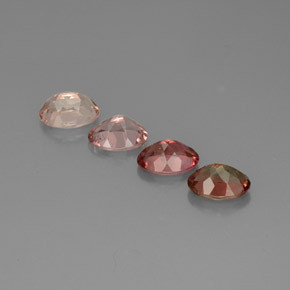カラットの天然マルチカラートルマリン（6.9×5.2 mm・オーバルカット）