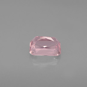 0.72カラットの天然ピンクトルマリン（6.1×4.3 mm・エメラルドカット）