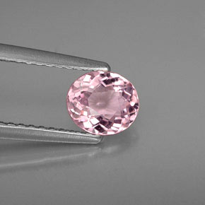 0.65カラットの天然ピンクトルマリン（6.2×5.4 mm・オーバルカット）