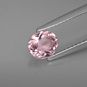 0.65カラットの天然ピンクトルマリン（6.2×5.4 mm・オーバルカット）