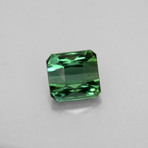 1.63カラットの天然グリーントルマリン（6.5×6.2 mm・エメラルドカット）