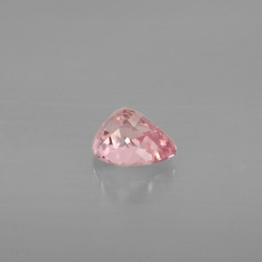 0.61カラットの天然ピンクトルマリン（5.9×4.7 mm・洋梨の形）