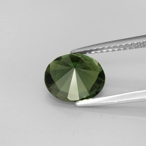 1.76カラットの天然グリーントルマリン（8.8×7.6 mm・オーバルカット）