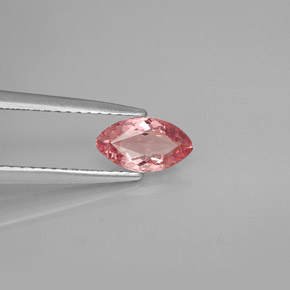 0.70カラットの天然ローズトルマリン（7.9×4.5 mm・マーキス）