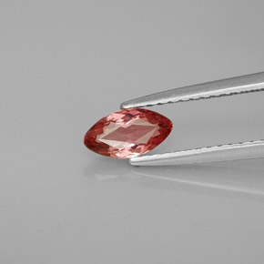 0.48カラットの天然レッドローズトルマリン（7.6×4 mm・マーキス）