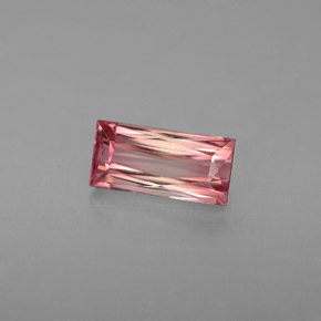 1.21カラットの天然マルチピンクトルマリン（8.6×4.1 mm・バゲット）