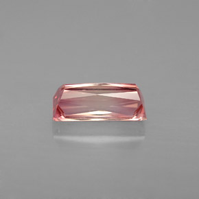 1.21カラットの天然マルチピンクトルマリン（8.6×4.1 mm・バゲット）