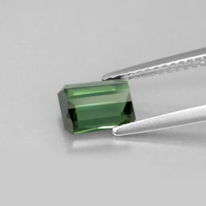 1.42カラットの天然グリーントルマリン（7.2×5.5 mm・エメラルドカット）