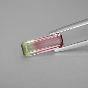 1.17カラットの天然ウォーターメロントルマリン（11.3×4 mm・エメラルドカット）