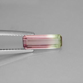 1.17カラットの天然ウォーターメロントルマリン（11.3×4 mm・エメラルドカット）