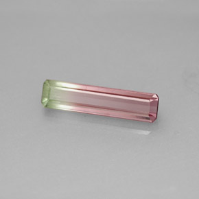 1.60カラットの天然ウォーターメロントルマリン（14×3.4 mm・エメラルドカット）