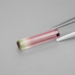 1.60カラットの天然ウォーターメロントルマリン（14×3.4 mm・エメラルドカット）