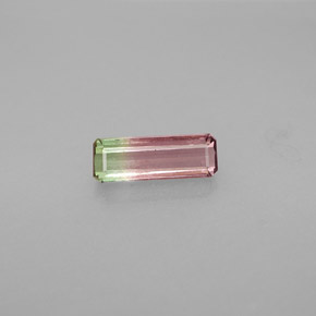 0.96カラットの天然ウォーターメロントルマリン（9.4×3.4 mm・エメラルドカット）