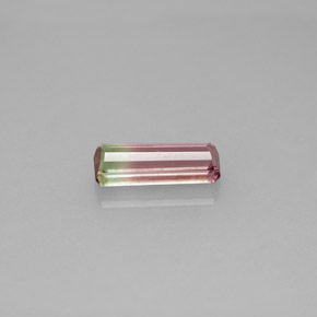 0.96カラットの天然ウォーターメロントルマリン（9.4×3.4 mm・エメラルドカット）