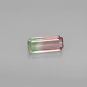 0.98カラットの天然ウォーターメロントルマリン（8.8×3.8 mm・エメラルドカット）
