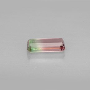 0.98カラットの天然ウォーターメロントルマリン（8.8×3.8 mm・エメラルドカット）
