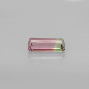 1.03カラットの天然ウォーターメロントルマリン（8.8×3.8 mm・エメラルドカット）