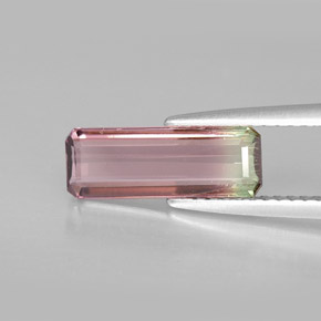 1.69カラットの天然ウォーターメロントルマリン（12.7×4.6 mm・エメラルドカット）