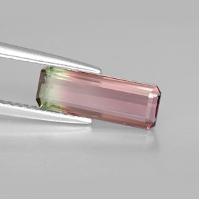 1.69カラットの天然ウォーターメロントルマリン（12.7×4.6 mm・エメラルドカット）