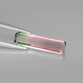 1.10カラットの天然ウォーターメロントルマリン（13.6×3.6 mm・エメラルドカット）