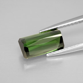 1.78カラットの天然グリーントルマリン（9.7×5.1 mm・エメラルドカット）