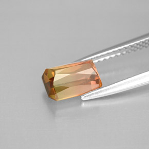 1.59カラットの天然マルチカラートルマリン（7.7×5.1 mm・エメラルドカット）