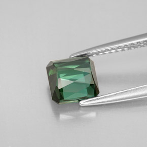 1.58カラットの天然グリーントルマリン（6.3×6.3 mm・エメラルドカット）