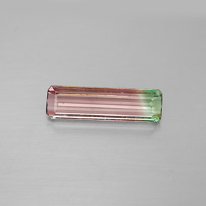1.68カラットの天然ウォーターメロントルマリン（13.5×3.9 mm・エメラルドカット）