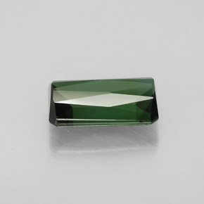 2.15カラットの天然グリーントルマリン（9.8×6.1 mm・エメラルドカット）