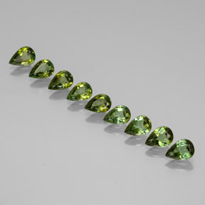 カラットの天然マルチグリーントルマリン（6×4.1 mm・洋梨の形）