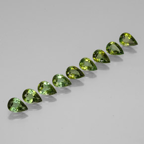 カラットの天然マルチグリーントルマリン（6×4.1 mm・洋梨の形）
